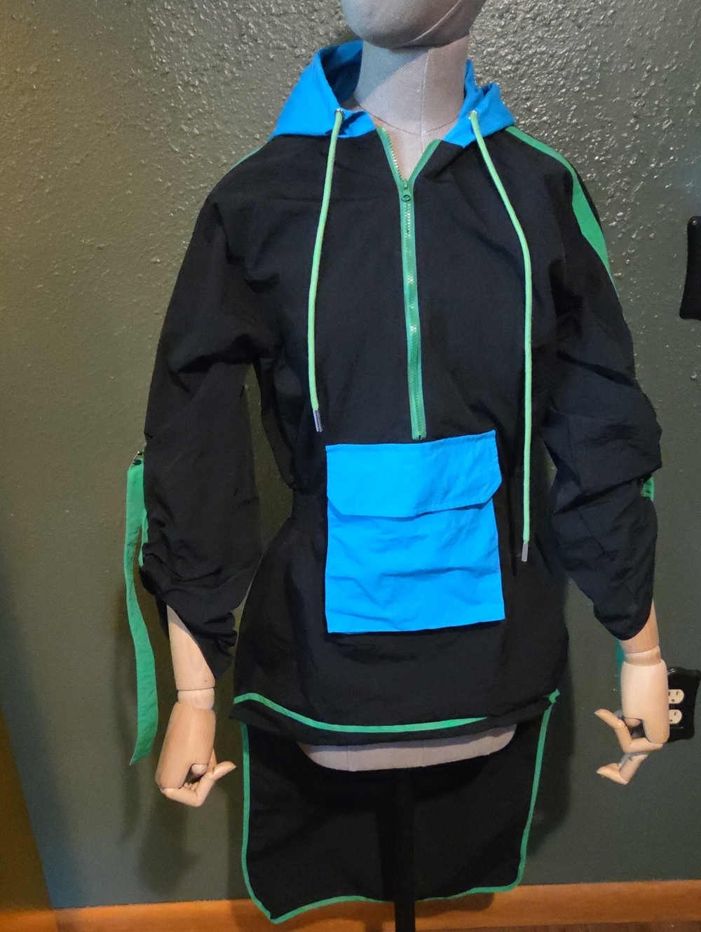 Hiking Jacket/Windbreaker